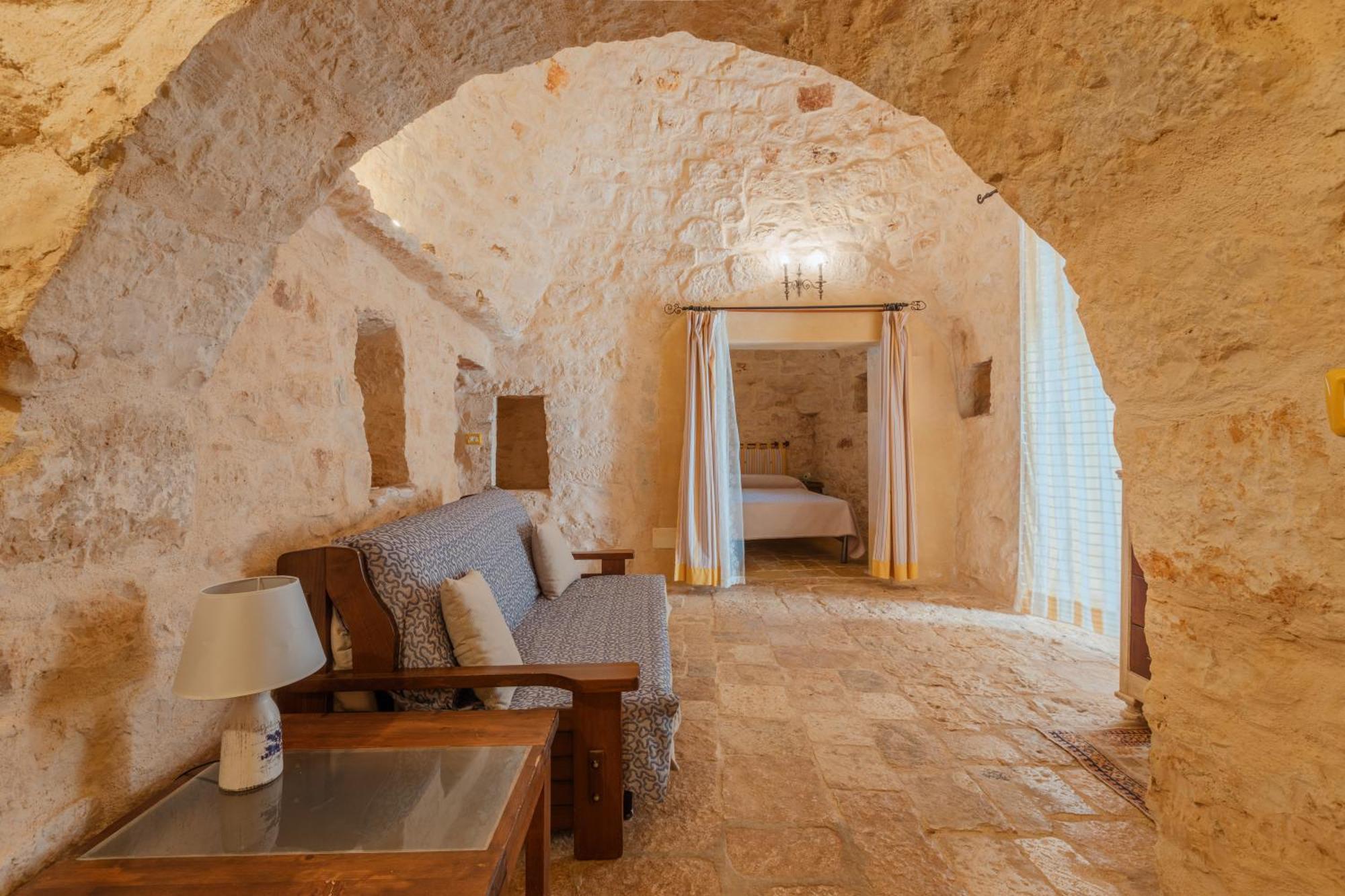 Trullo Tarantini Con Piscina Privata Lägenhet Latiano Exteriör bild