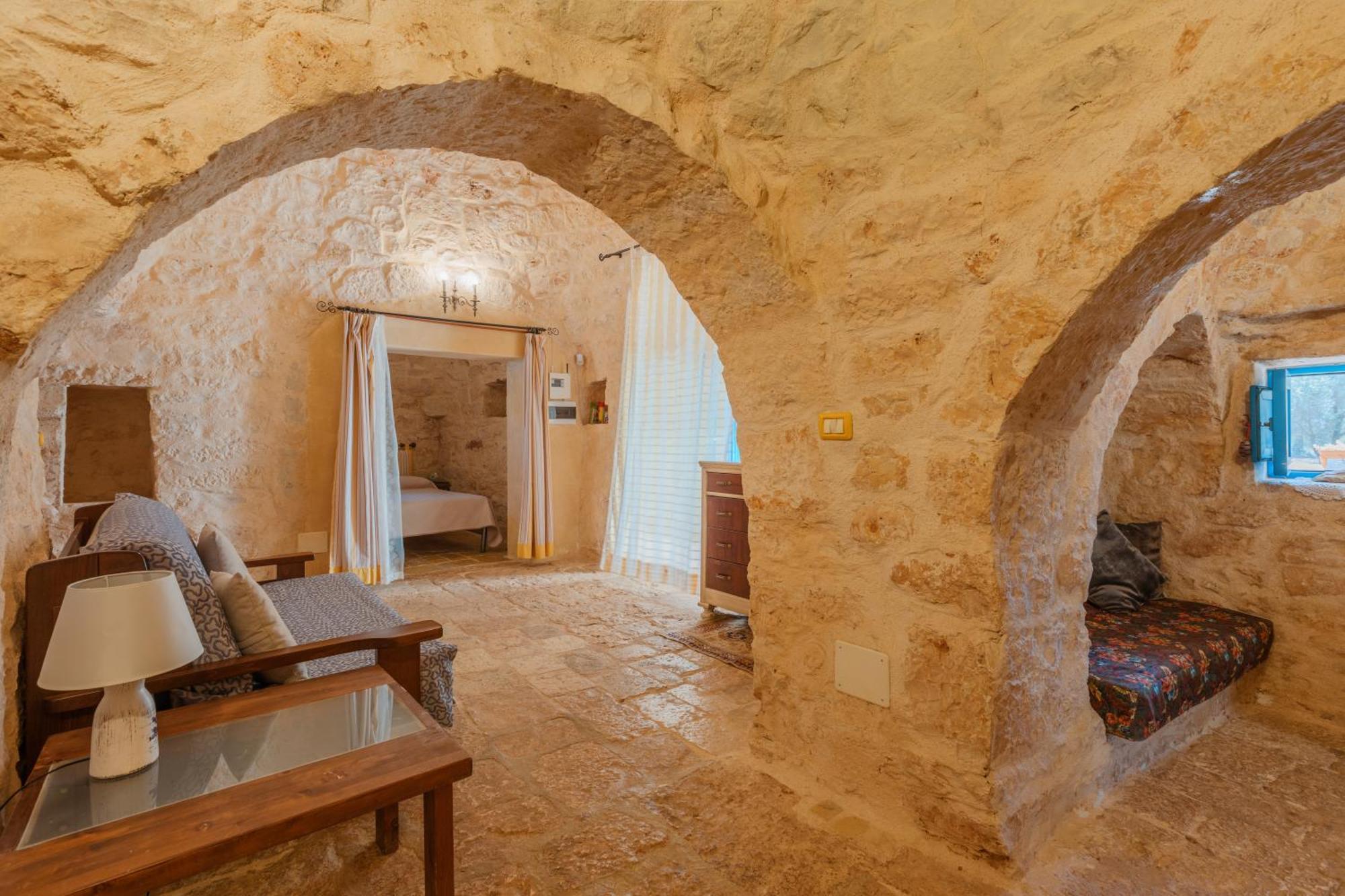 Trullo Tarantini Con Piscina Privata Lägenhet Latiano Exteriör bild