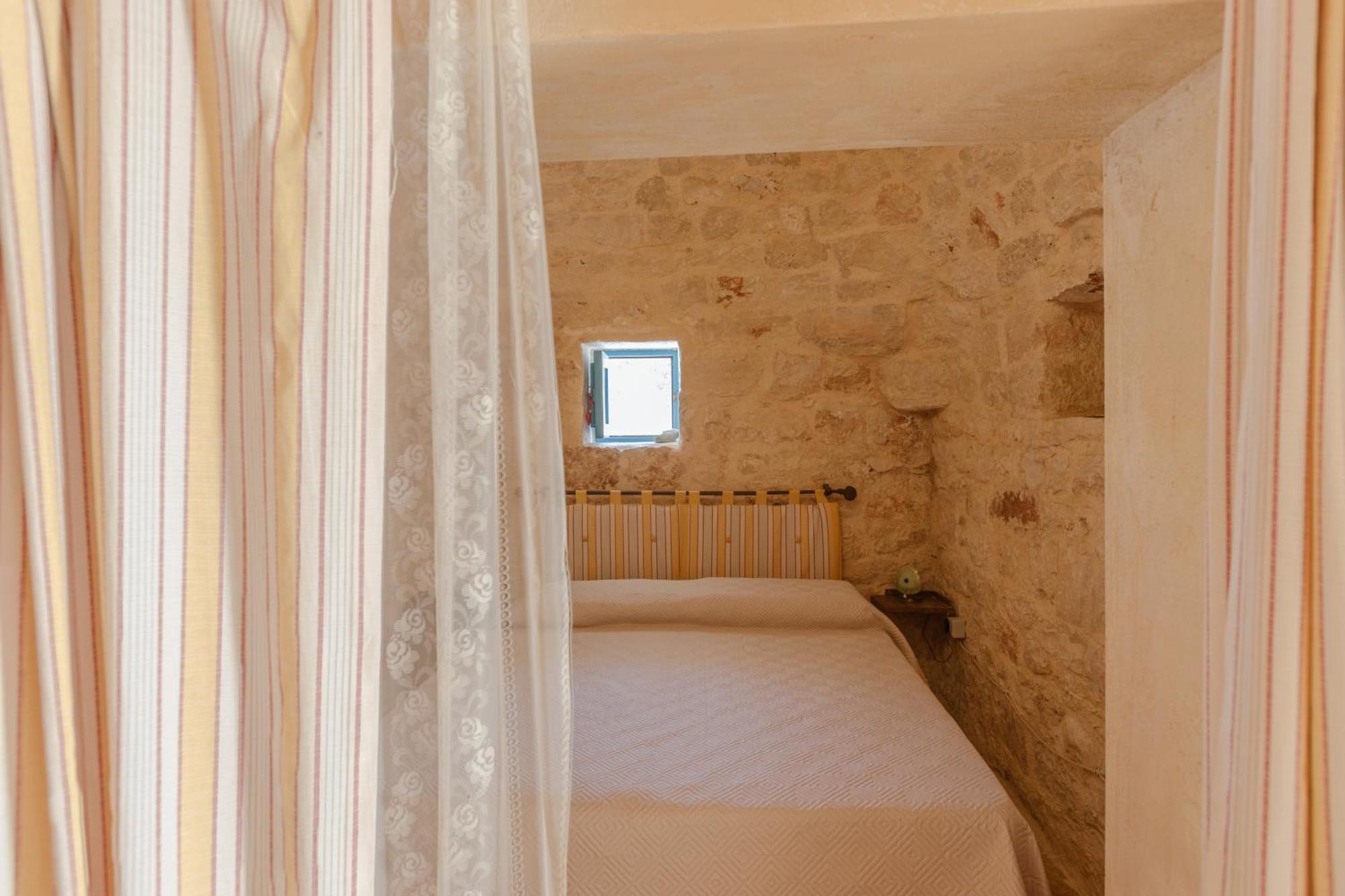 Trullo Tarantini Con Piscina Privata Lägenhet Latiano Exteriör bild