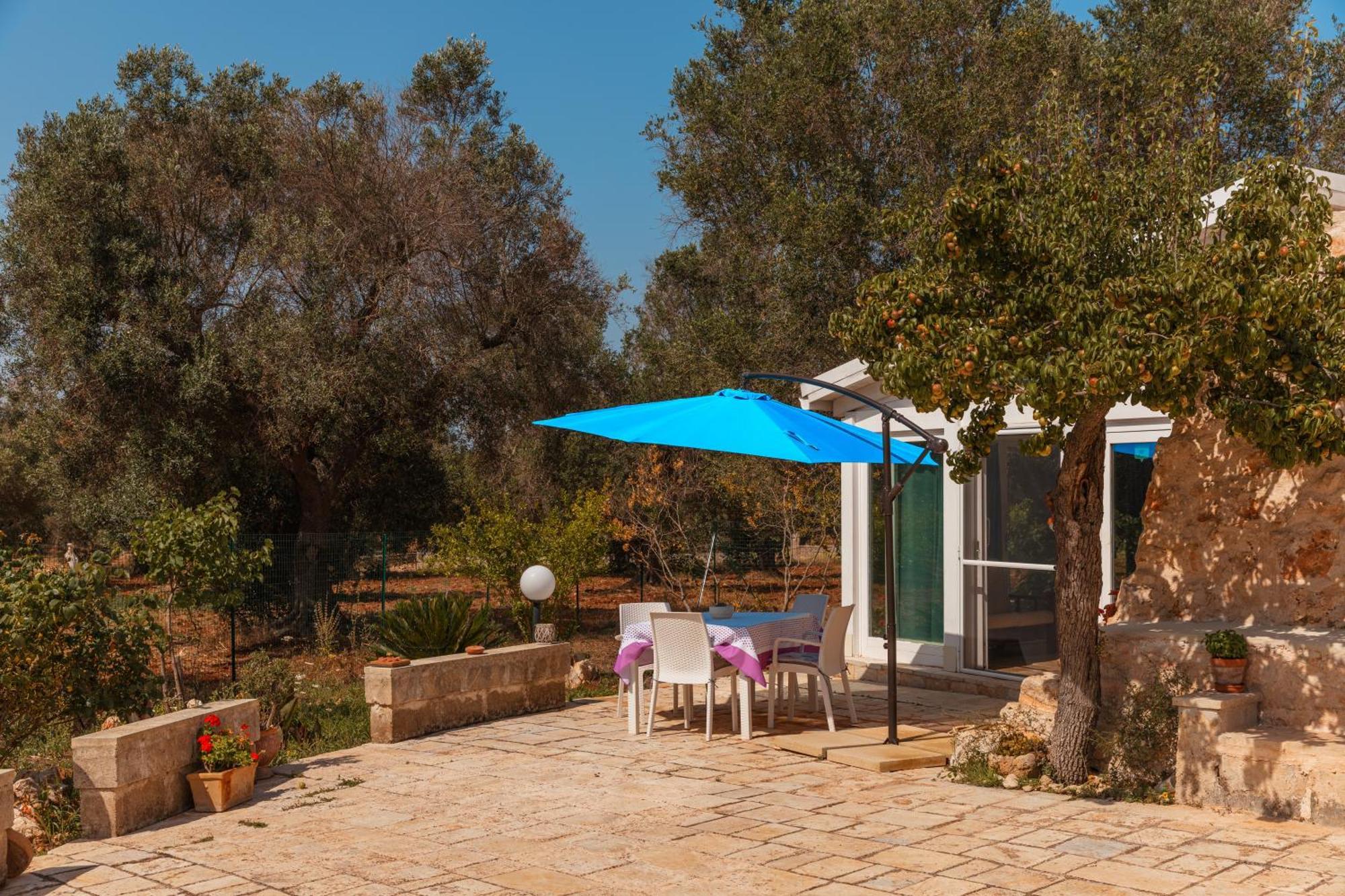 Trullo Tarantini Con Piscina Privata Lägenhet Latiano Exteriör bild