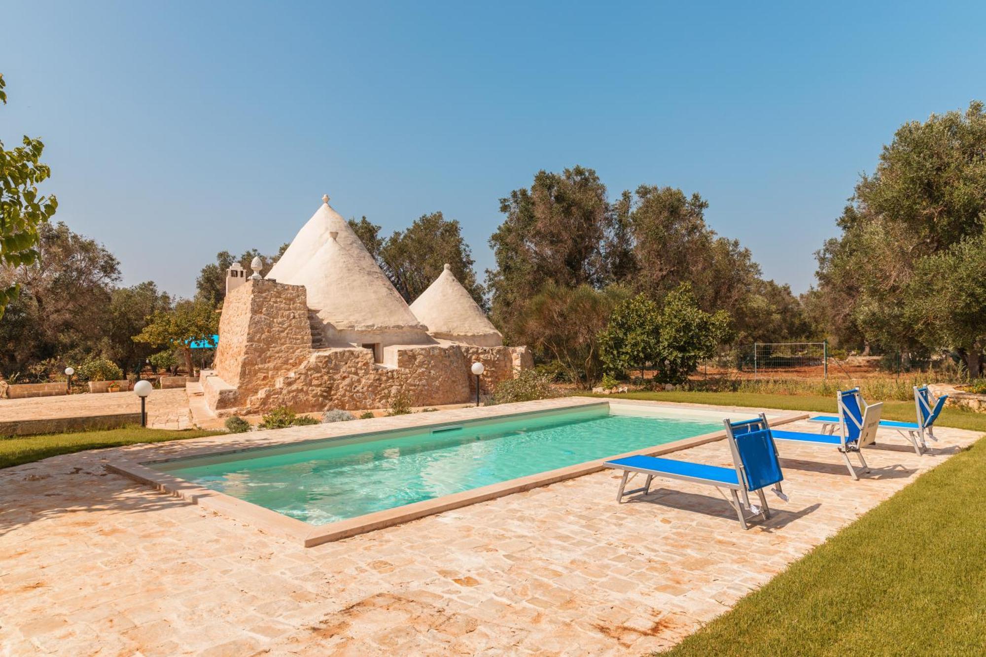 Trullo Tarantini Con Piscina Privata Lägenhet Latiano Exteriör bild