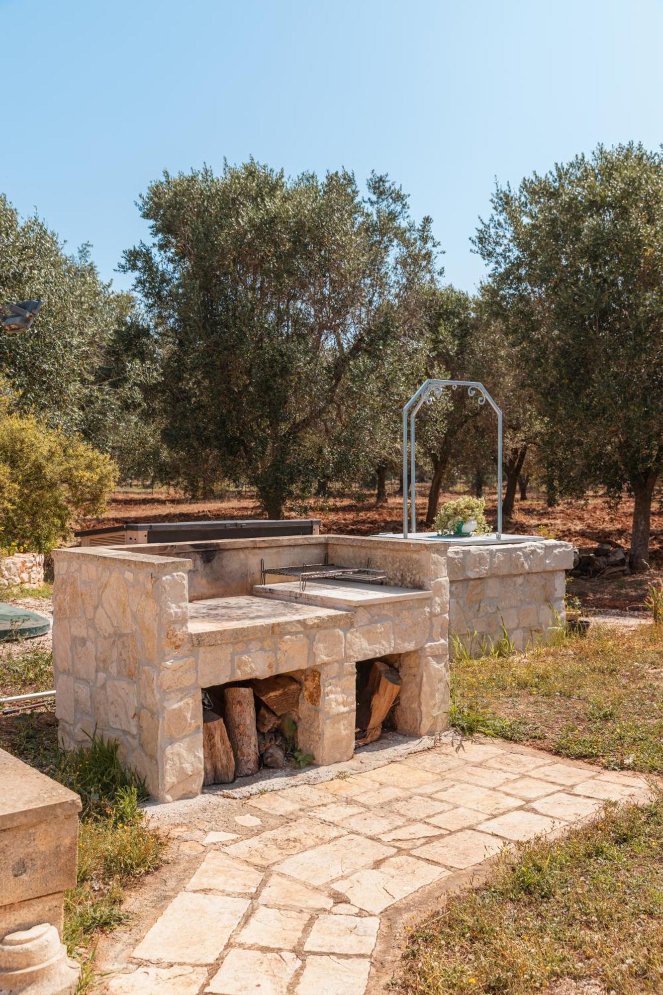 Trullo Tarantini Con Piscina Privata Lägenhet Latiano Exteriör bild