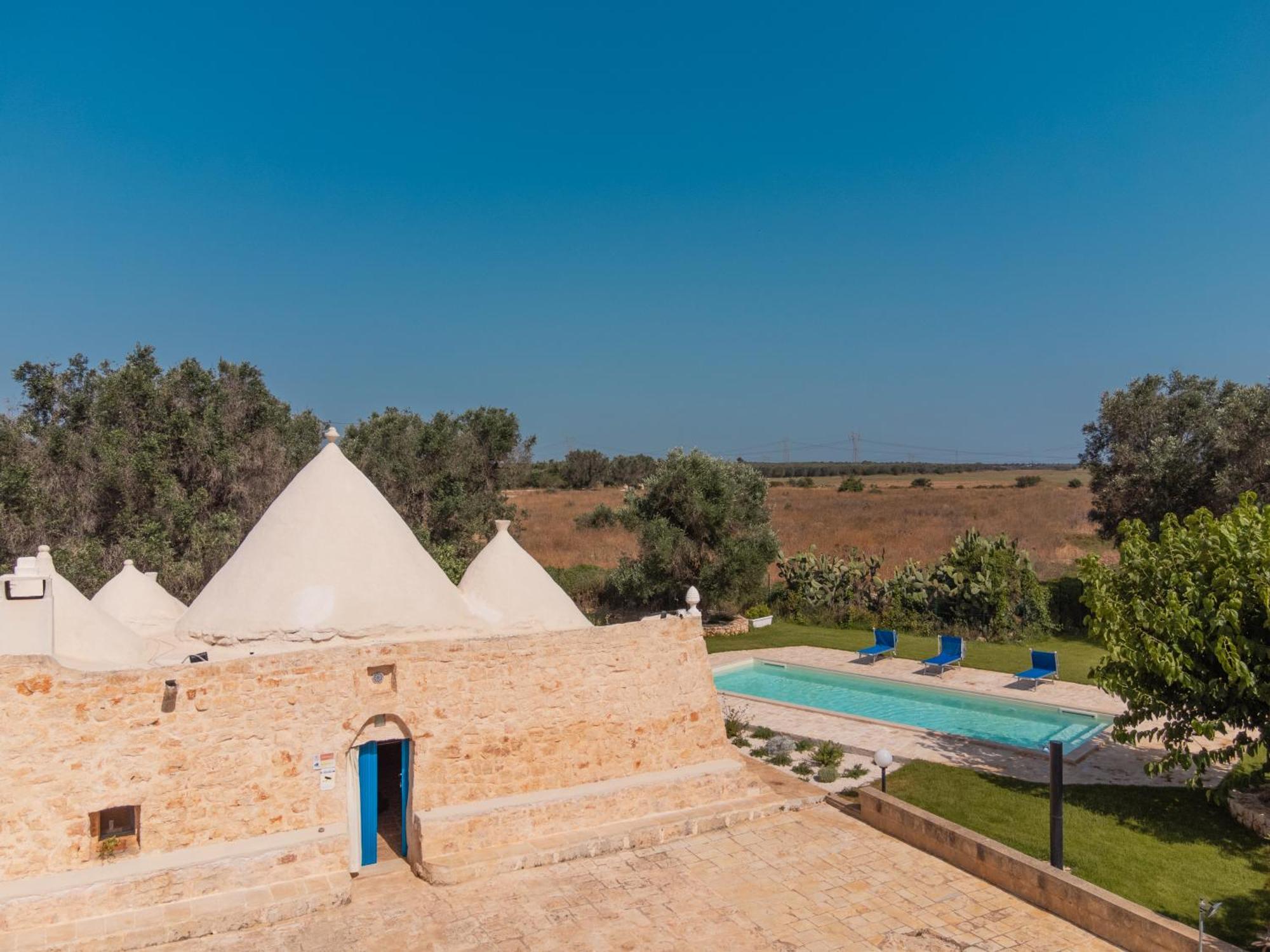 Trullo Tarantini Con Piscina Privata Lägenhet Latiano Exteriör bild
