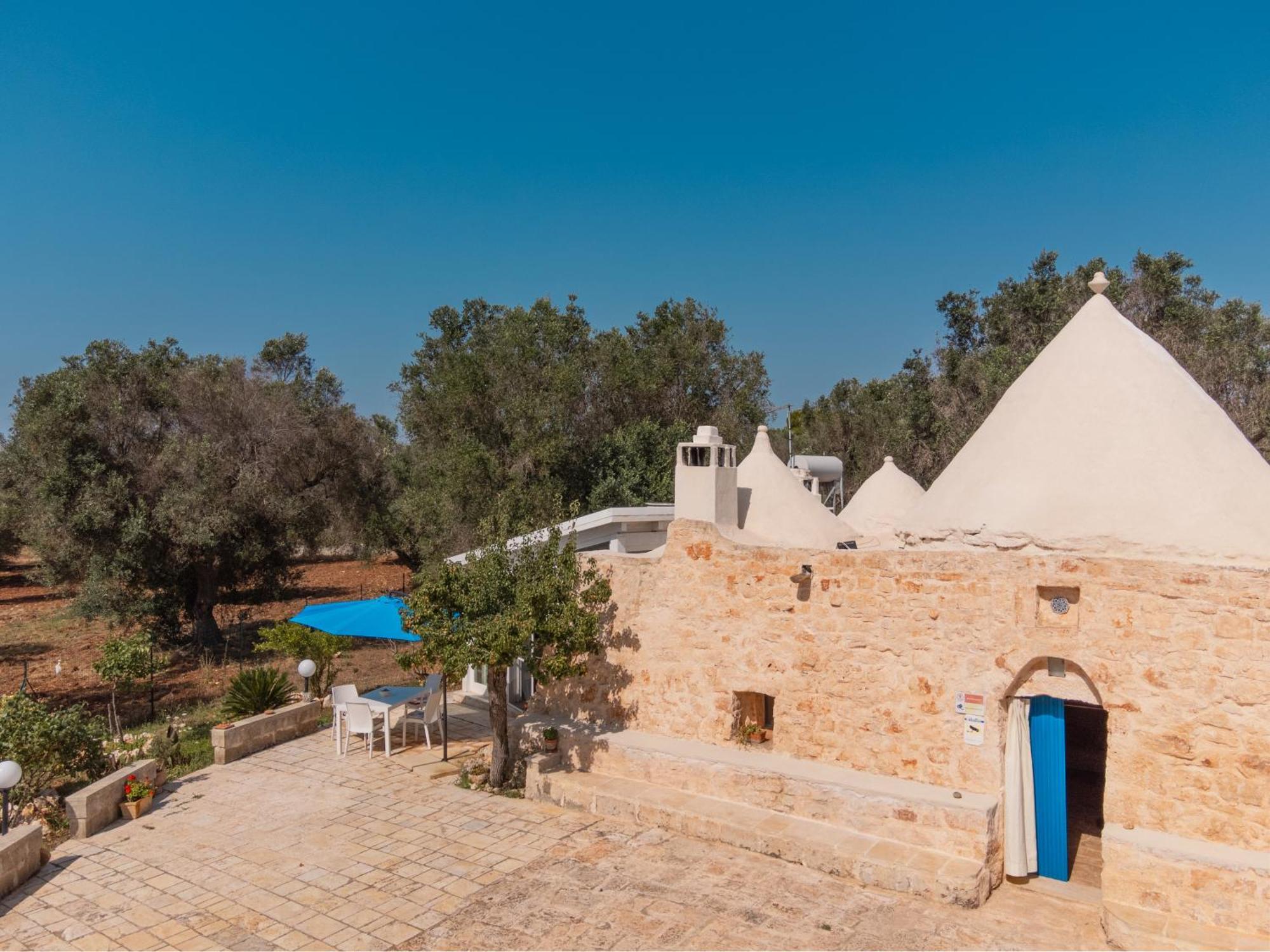 Trullo Tarantini Con Piscina Privata Lägenhet Latiano Exteriör bild