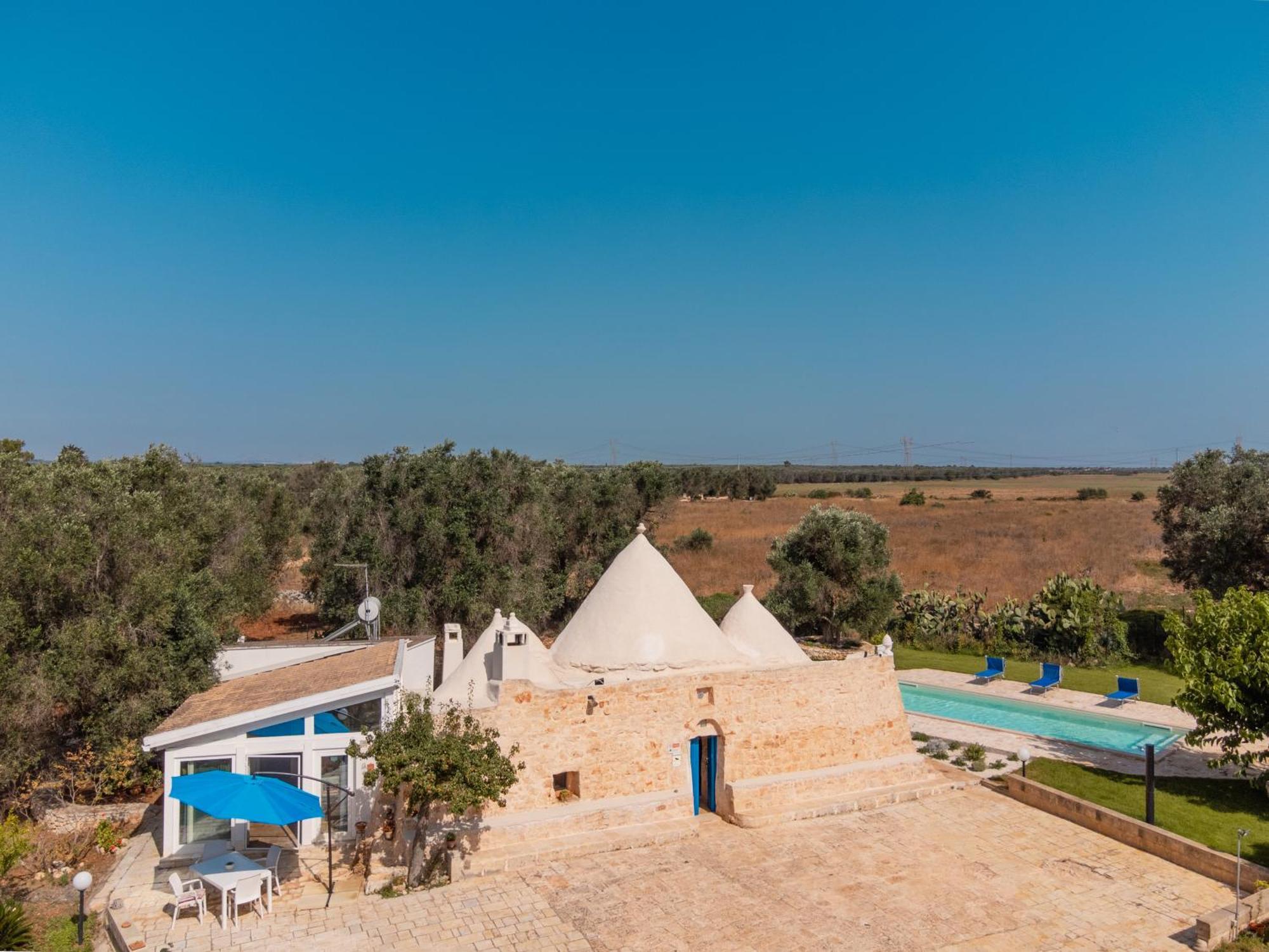 Trullo Tarantini Con Piscina Privata Lägenhet Latiano Exteriör bild
