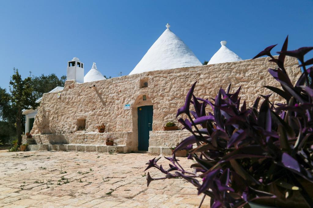 Trullo Tarantini Con Piscina Privata Lägenhet Latiano Exteriör bild